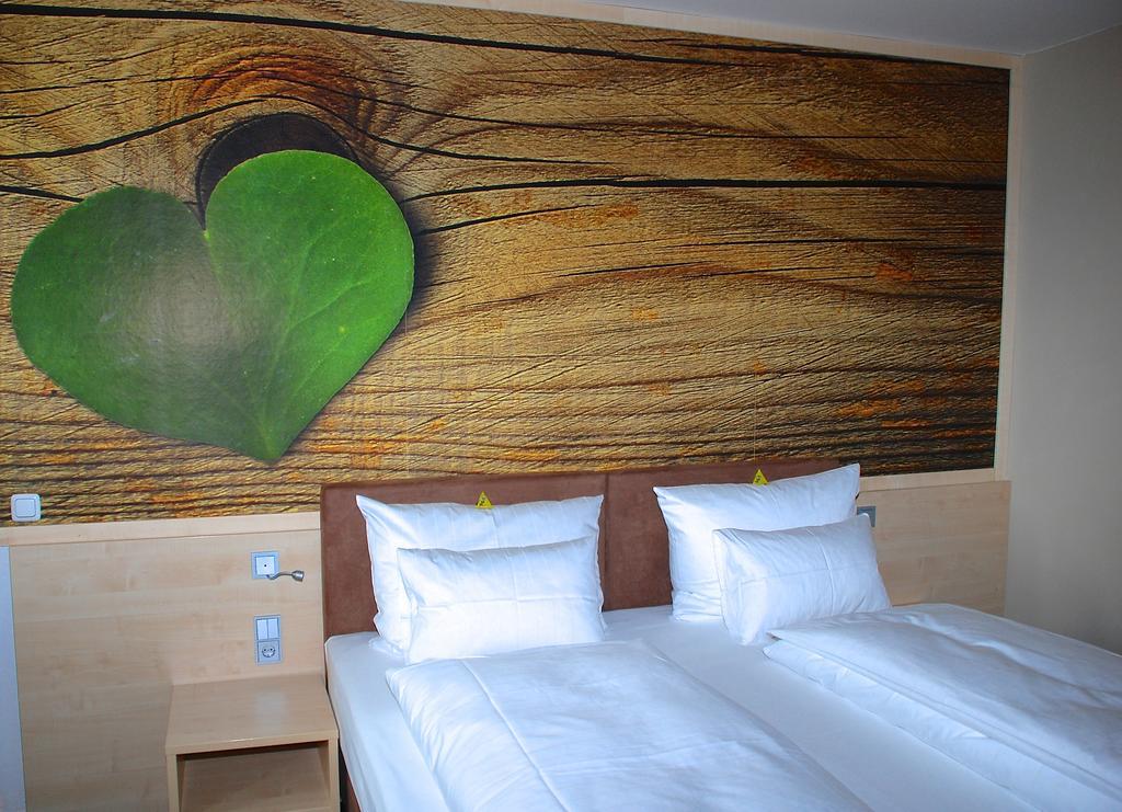 Hezelhof'S Radl-Hotel Wassertruedingen Bagian luar foto