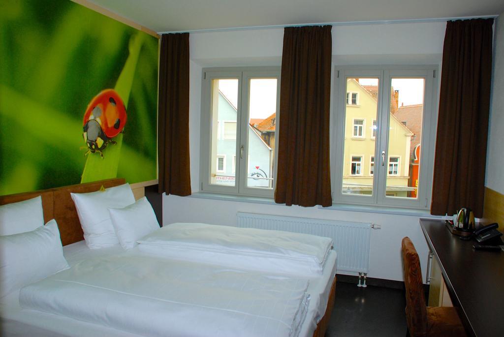 Hezelhof'S Radl-Hotel Wassertruedingen Ruang foto